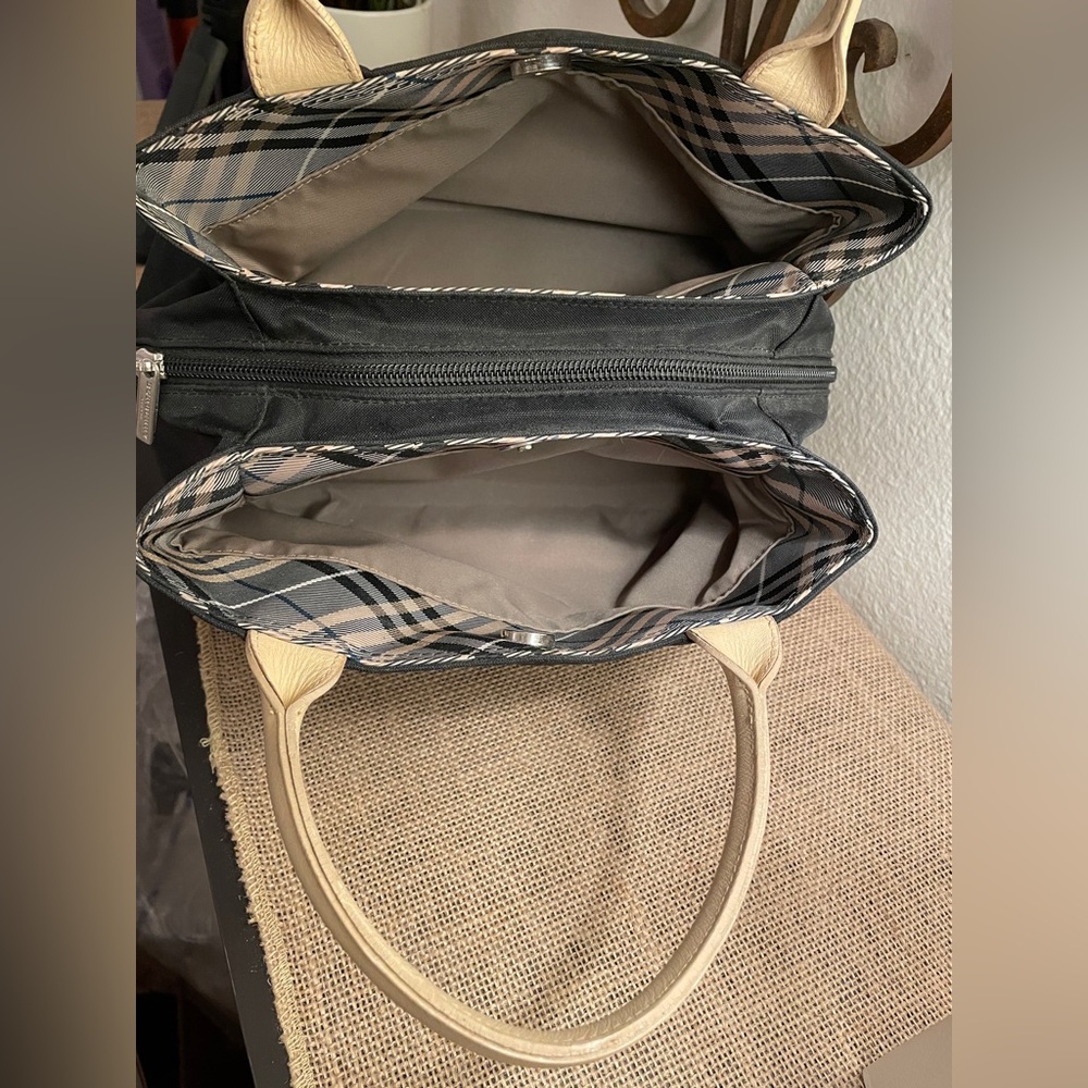 Burberry handbag - Picture 9 of 14